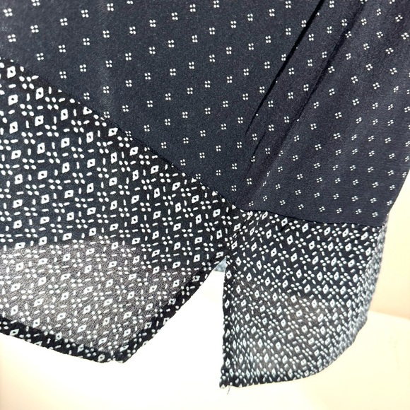 J.Jill Navy Blue Print Rayon V-neck Tunic Blouse - Picture 6 of 9